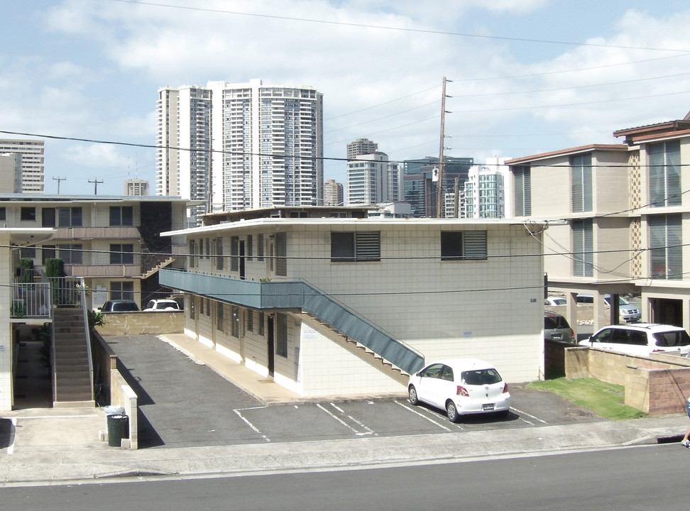 2611 Kaaha St in Honolulu, HI - Building Photo