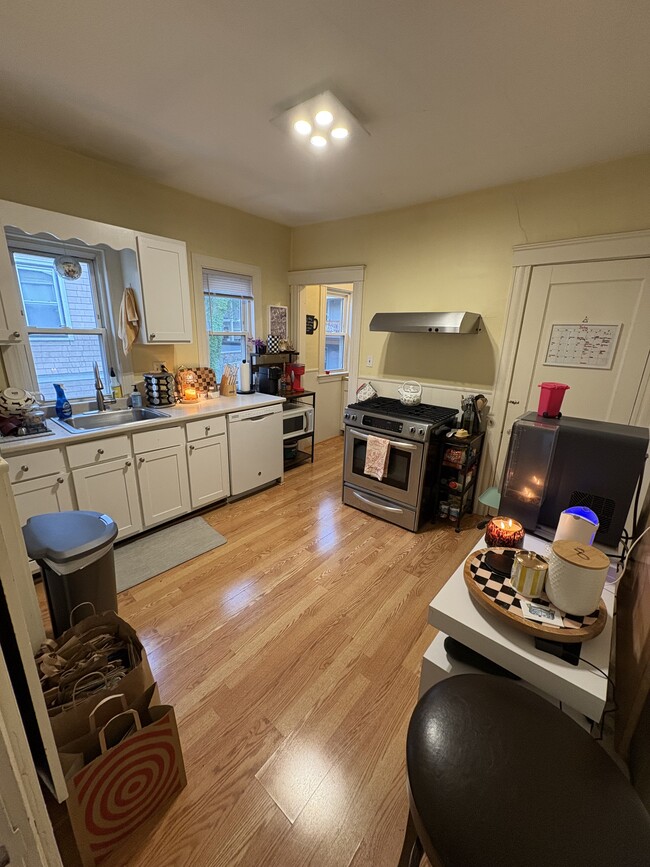 34 Sunset Rd, Unit 2 in Somerville, MA - Building Photo - Building Photo