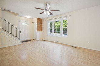 8266 Amity Cir in Gaithersburg, MD - Building Photo - Building Photo