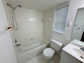 3355 Jaywood Ter, Unit J111 in Boca Raton, FL - Building Photo - Building Photo