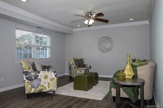 150 Lake Pointe Dr in Middle Island, NY - Building Photo - Building Photo