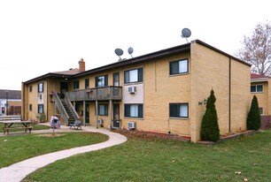 599 Park Plz in Glen Ellyn, IL - Building Photo