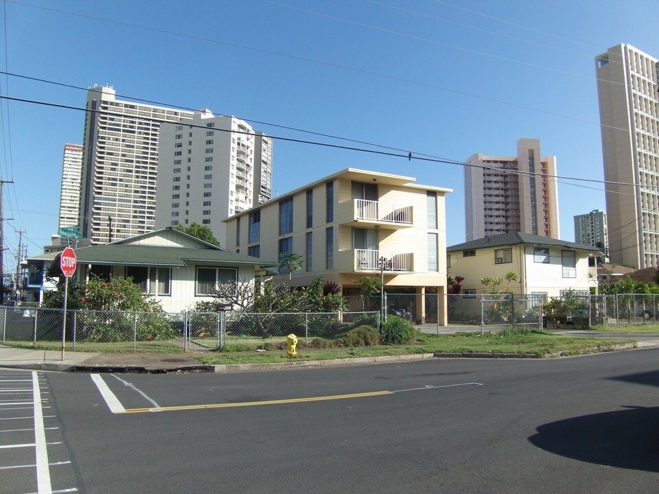 657 Hausten St in Honolulu, HI - Building Photo