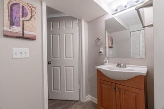 3883 Adamsville Dr SW in Atlanta, GA - Building Photo - Building Photo
