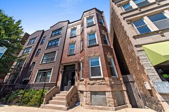 3350 N Sheffield Ave, Unit 2 in Chicago, IL - Building Photo - Building Photo