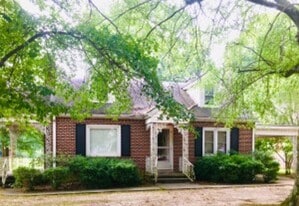 1814 S Highland Ave in Jackson, TN - Building Photo