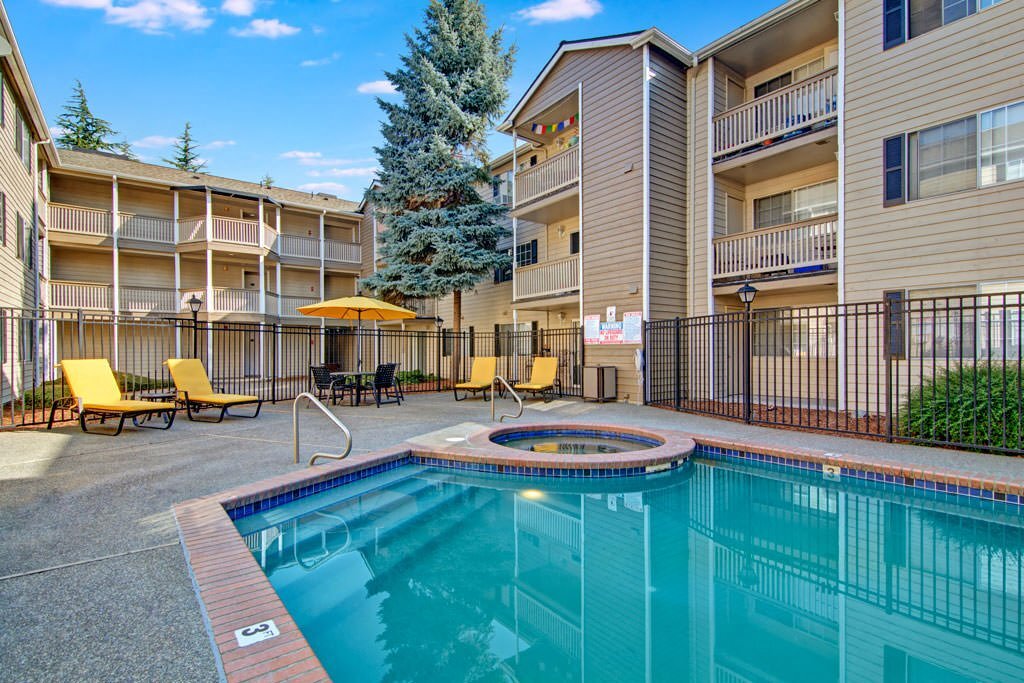 Bayview Apartment Homes in Federal Way, WA - Foto de edificio