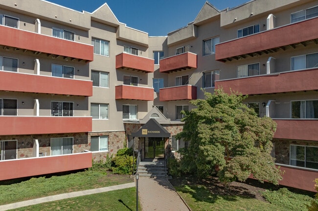 93 Richards Apartments
