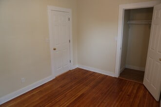 33 S Cherry St, Unit #1 in Wallingford, CT - Foto de edificio - Building Photo