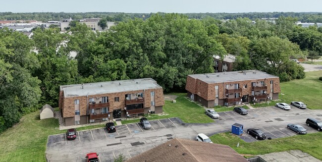 Heritage Apartments in Elyria, OH - Building Photo - Building Photo