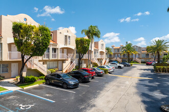 Coral Point Townhomes in Miami, FL - Building Photo - Building Photo