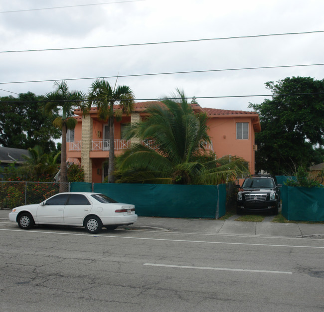 455 NE 62nd St in Miami, FL - Foto de edificio - Building Photo