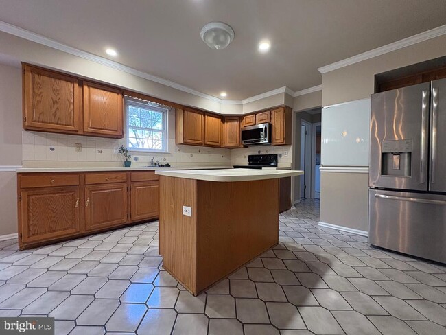 property at 902 Kirby Dr
