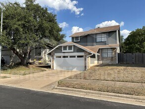 11921 Sky W Dr in Austin, TX - Building Photo - Building Photo