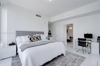 851 NE 1st Ave, Unit 2901 in Miami, FL - Building Photo - Building Photo