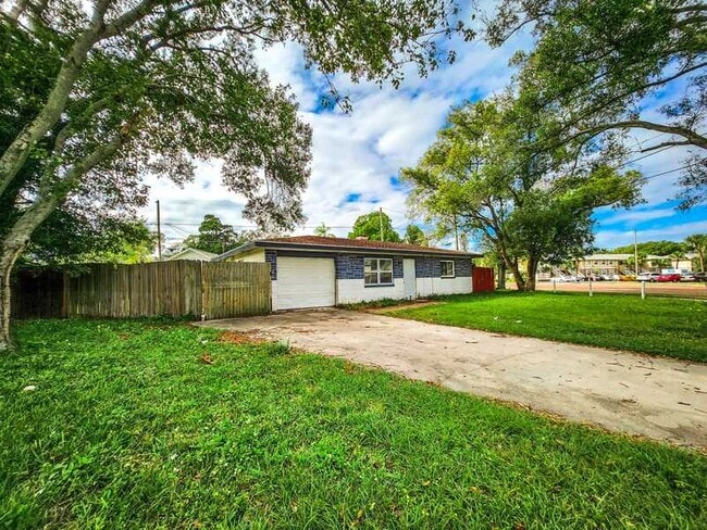 5396-5368 68th Way N in St. Petersburg, FL - Building Photo - Building Photo