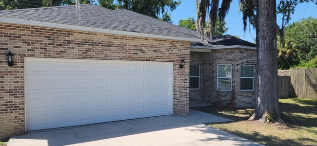6107 W 1st Manor in Palatka, FL - Building Photo - Building Photo