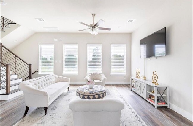 property at 1740 Cove Cres Ct