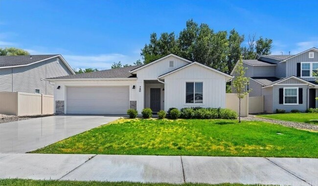 740 S Milford Pl in Nampa, ID - Foto de edificio - Building Photo