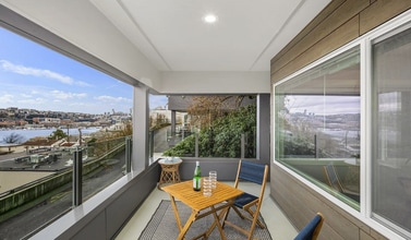 1768 Aurora Ave N, Unit 103 in Seattle, WA - Foto de edificio - Building Photo