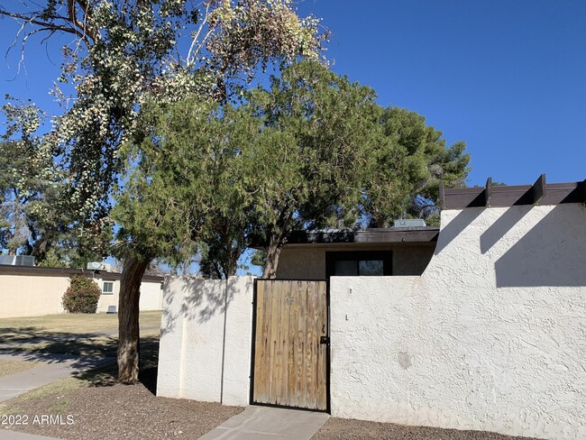 720 S Dobson Rd in Mesa, AZ - Building Photo - Building Photo