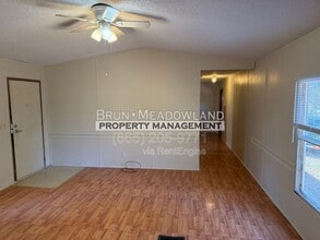 3040 Samples Rd in Louisville, TN - Building Photo - Building Photo