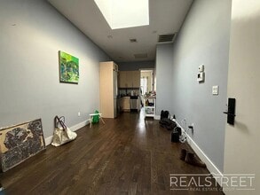 Arnold Avenue in Queens, NY - Building Photo - Building Photo