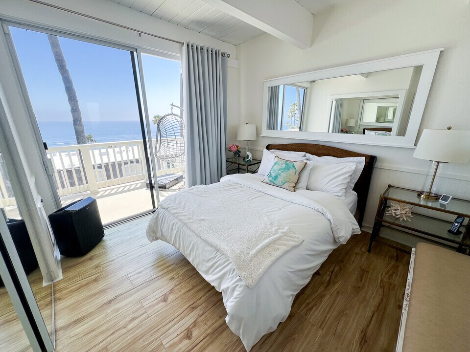 11866 Starfish Ln in Malibu, CA - Building Photo
