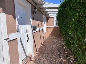 2735 NE 9th Ave, Unit B in Wilton Manors, FL - Building Photo