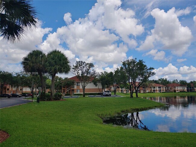 704 NW 92nd Ave in Plantation, FL - Building Photo - Building Photo