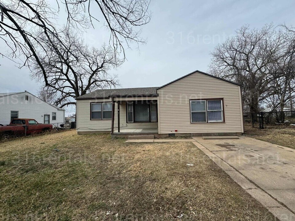 2607 N Poplar St in Wichita, KS - Building Photo