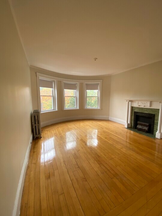 1824 Beacon St in Brookline, MA - Building Photo