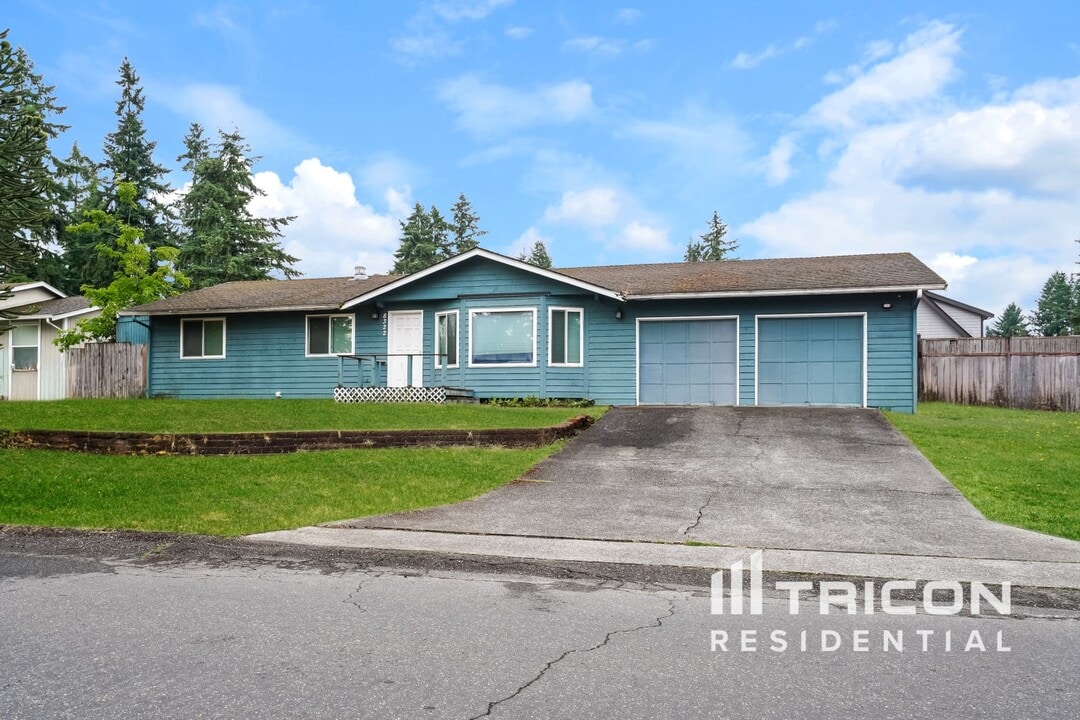 8322 189th St Ct E in Puyallup, WA - Building Photo