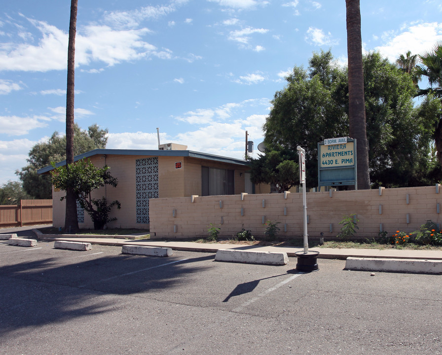 Riviera Apartments in Tucson, AZ - Foto de edificio