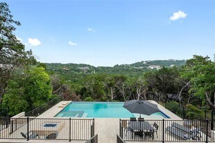 2711 Trail Of Madrones in Austin, TX - Building Photo