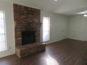 452 Finch Dr in Desoto, TX - Building Photo - Building Photo