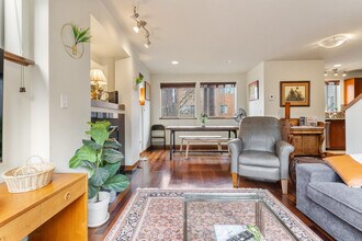 4401 SW Raymond St in Seattle, WA - Building Photo - Building Photo