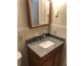 16 Jouvette St-Unit -C2 in New Bedford, MA - Foto de edificio - Building Photo