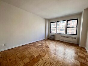 224 E 49th St in New York, NY - Building Photo - Building Photo