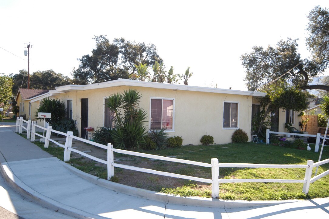 1304,1306 Richmond/635 N. in Santa Paula, CA - Foto de edificio