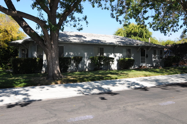 2721 Byron/660 Colorado in Palo Alto, CA - Foto de edificio - Building Photo