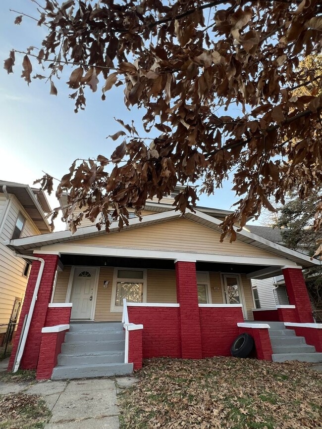 property at 400 N Grant Ave