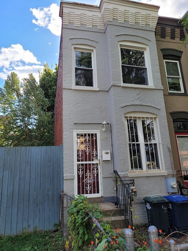 property at 417 I St NE