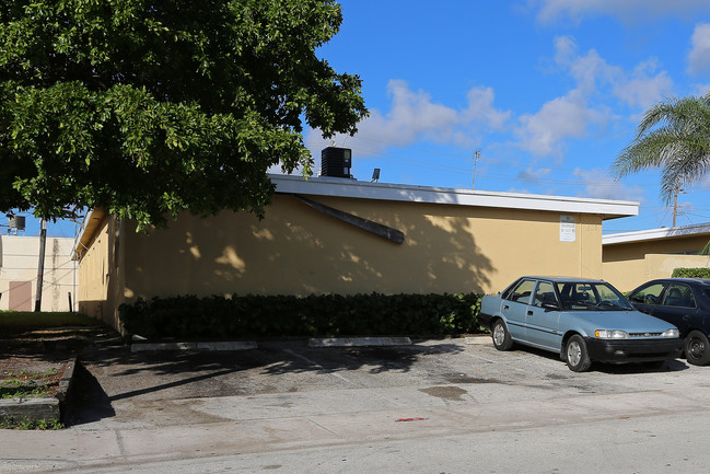 805 S H St in Lake Worth, FL - Building Photo - Building Photo