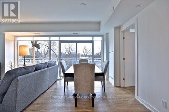 303-223 ST CLAIR Ave in Toronto, ON - Building Photo - Building Photo
