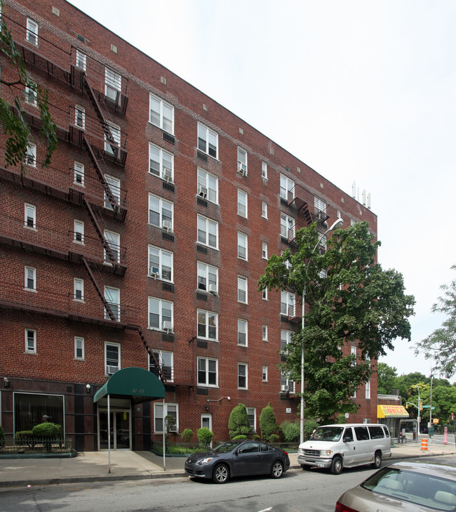 61-27-61-35 Woodhaven Blvd in Rego Park, NY - Building Photo - Building Photo