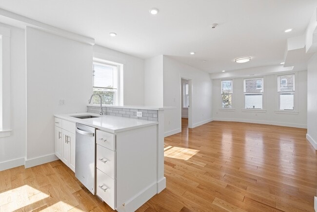 406 Columbia St in Cambridge, MA - Building Photo - Building Photo