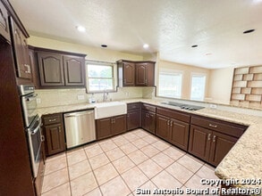 113 Lake Forrest Dr in Seguin, TX - Building Photo - Building Photo