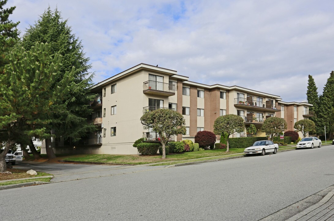 Central Park Place in Burnaby, BC - Building Photo
