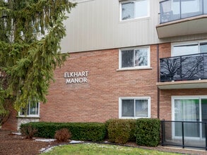 Elkhart Manor in Sarnia, ON - Building Photo - Building Photo